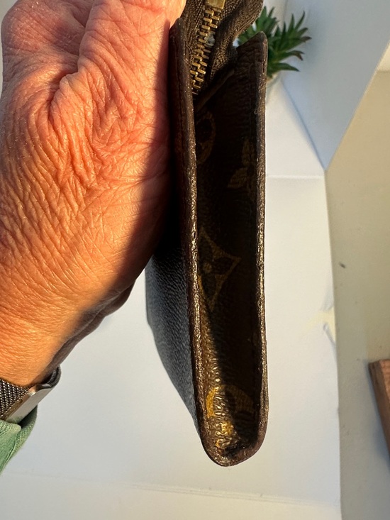 Louis Vuitton Monogram Clutch
Interior removed due to peeling and stickiness - Picture 4 of 7